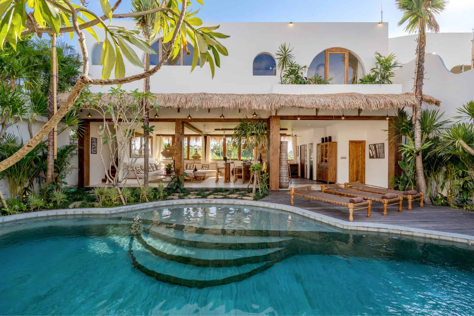 LUXURY RICE FIELD VIEW 5 BEDROOM VILLA FOR SALE LEASEHOLD IN UMALAS KUWUM BE-1252 